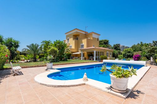 5 bedroom villa for sale in Atalaya Golf, Estepona East