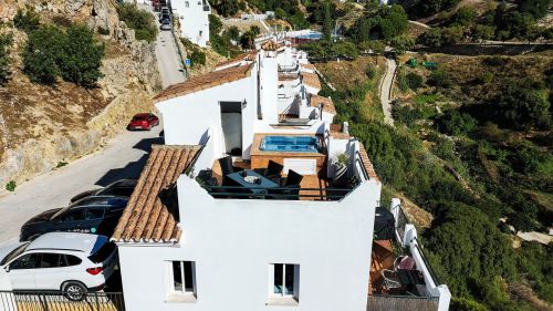 Charming Semi-Detached Townhouse with Panoramic Mountain and Sea Views in Casares