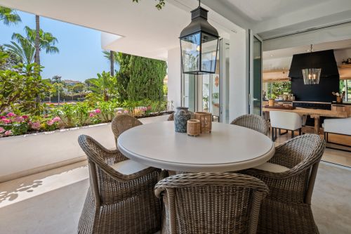 Exclusive One-Bedroom Apartment in Marina Puente Romano – Marbella Golden Mile