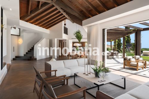 Villa Kumo, A Masterpiece in El Herrojo