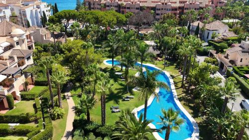 Exclusive Beachside Apartment in Las Mimosas,  Walking Distance to Puerto Banús & Mistral Beach