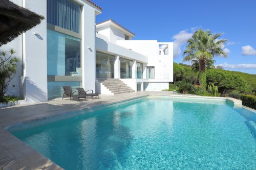 Panoramic Luxury Villa with 9 Bedrooms andSea Views