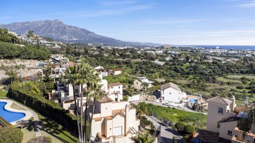 Penthouse for sale in Puerto del Almendro, Benahavis
