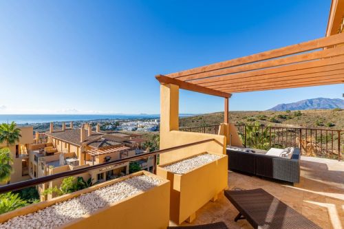 Penthouse for sale in Altos del Paraiso, Benahavis