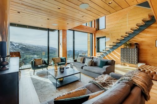 Fully furnished duplex penthouse with panoramic ski slope views in Sierra Nevada