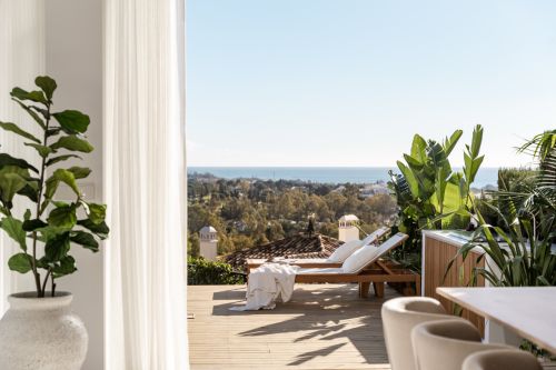 Renovated apartment with private pool and panoramic sea views in La Cerquilla