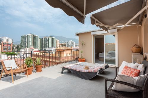 Stylish penthouse with a spacious terrace just steps from the beach in Los Boliches - with tourist licence