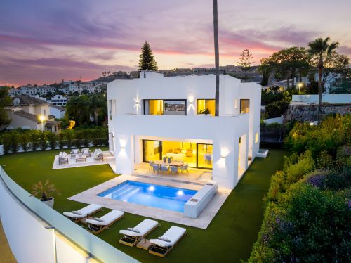 5 bedroom villa for sale in Atalaya Fairways, Benahavis