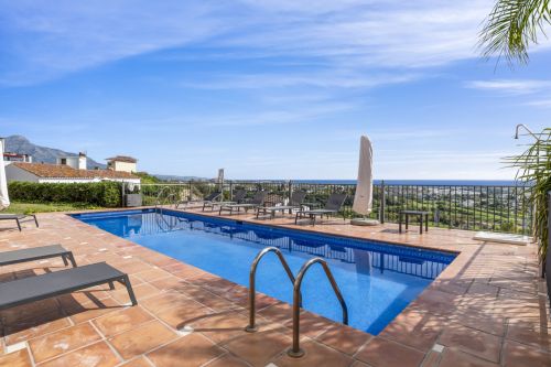 4 bedroom penthouse for sale in Benahavis