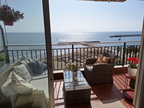 Beachfront apartment with panoramic sea views by the port of Fuengirola