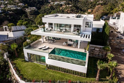 Villa for sale in El Madroñal, Benahavis