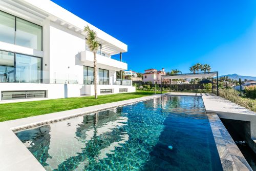 Villa for sale in Paraiso Alto, Benahavis