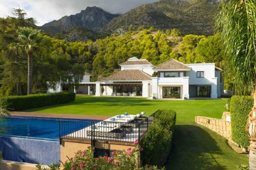 6 bedroom villa for rent in Cascada de Camojan, Marbella Golden Mile