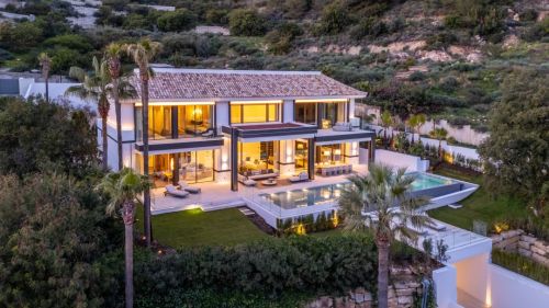 6 bedroom villa for sale in Cascada de Camojan, Marbella Golden Mile