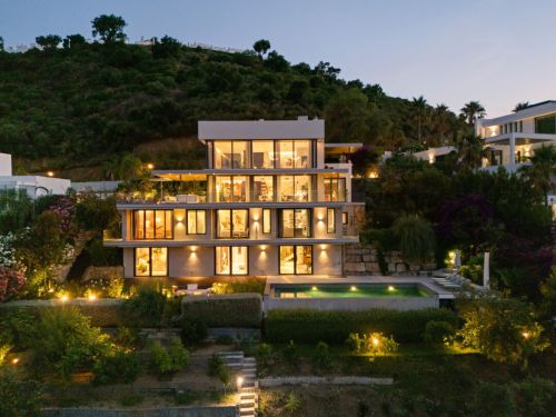 6 bedroom villa for sale in La Mairena, Marbella Este