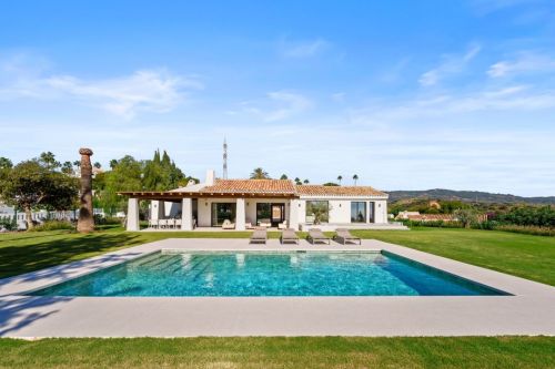 5 bedroom villa for sale in Marbella Este, Marbella