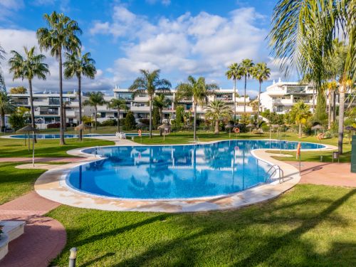 2 bedroom ground floor apartment for sale in Guadaiza, Nueva Andalucia