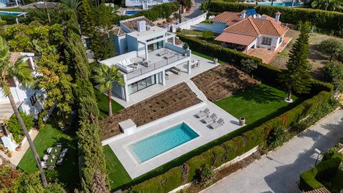 5 bedroom villa for sale in Elviria, Marbella Este