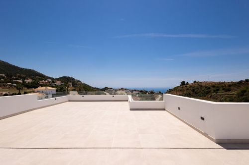 4 bedroom villa for sale in El Higueron, Fuengirola