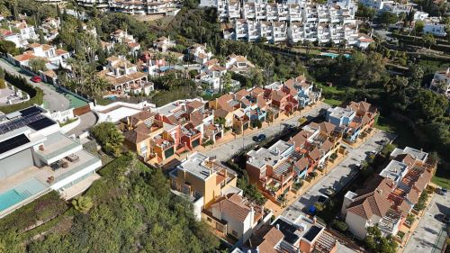 4 bedroom town house for sale in Los Naranjos Golf, Nueva Andalucia