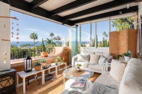 2 bedroom penthouse for sale in El Paraiso, Estepona East