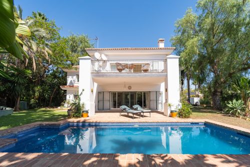 4 bedroom villa for sale in El Rosario, Marbella Este
