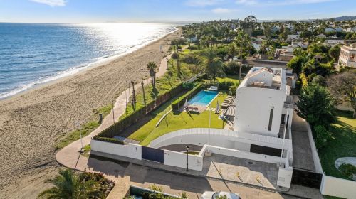 5 bedroom villa for sale in New Golden Mile, Estepona East