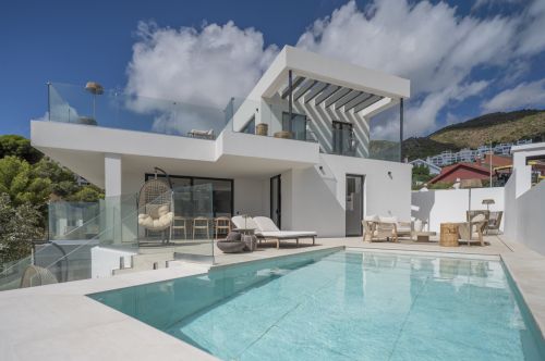 5 bedroom villa for sale in Benalmadena