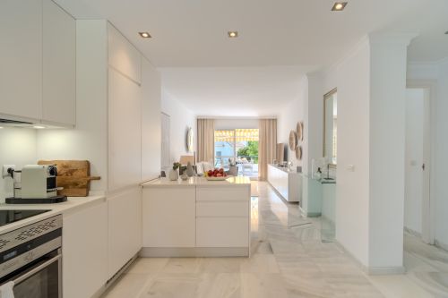 2 bedroom apartment for sale in Aloha, Nueva Andalucia
