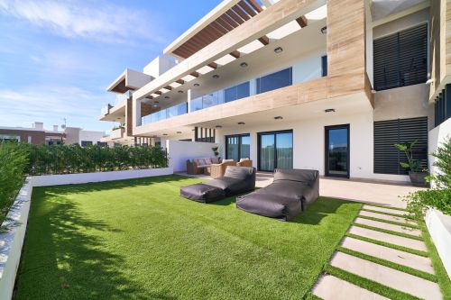 2 bedroom ground floor apartment for sale in Atalaya Golf, Estepona