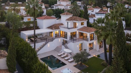 4 bedroom villa for sale in La Cerquilla, Nueva Andalucia