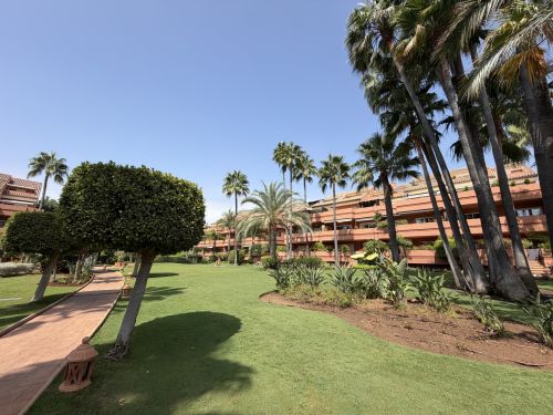 2 bedroom apartment for rent in Puerto Banus, Marbella