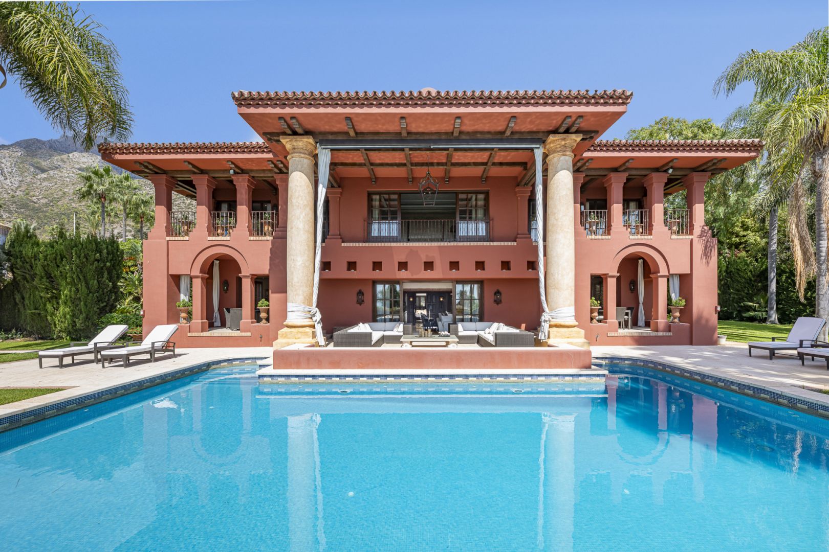 Grand Mediterranean luxury villa with 6 bedrooms and panoramic views all the way to Africa