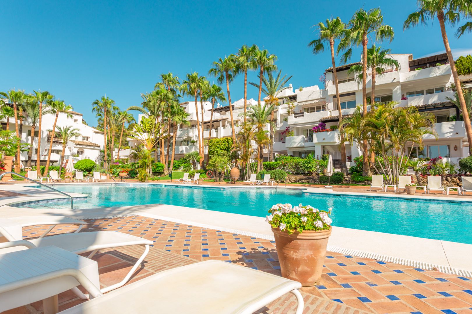 Exclusive Luxury Duplex with Spectacular Sea and Puente Romano Tennis Court Views.