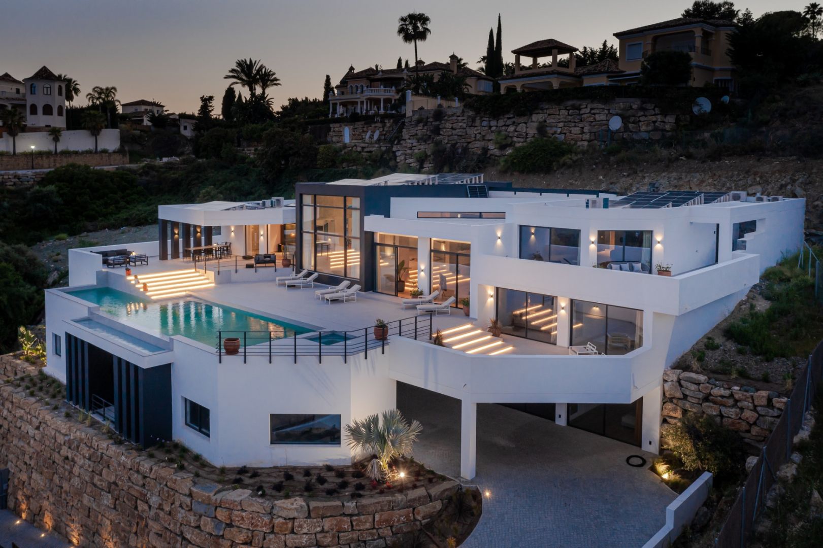 1,580 m² of Pure Luxury, Privacy & Panoramic Views