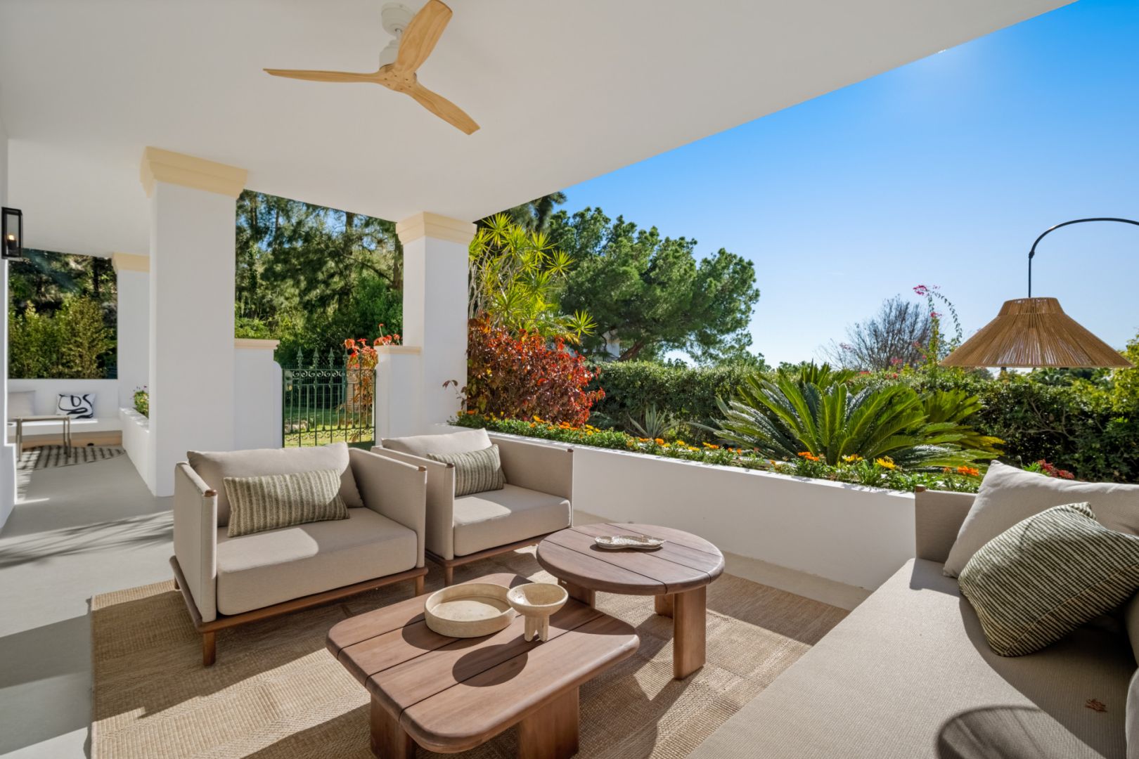 Refined Luxury Apartment in Monte Paraíso, Marbella Golden Mile