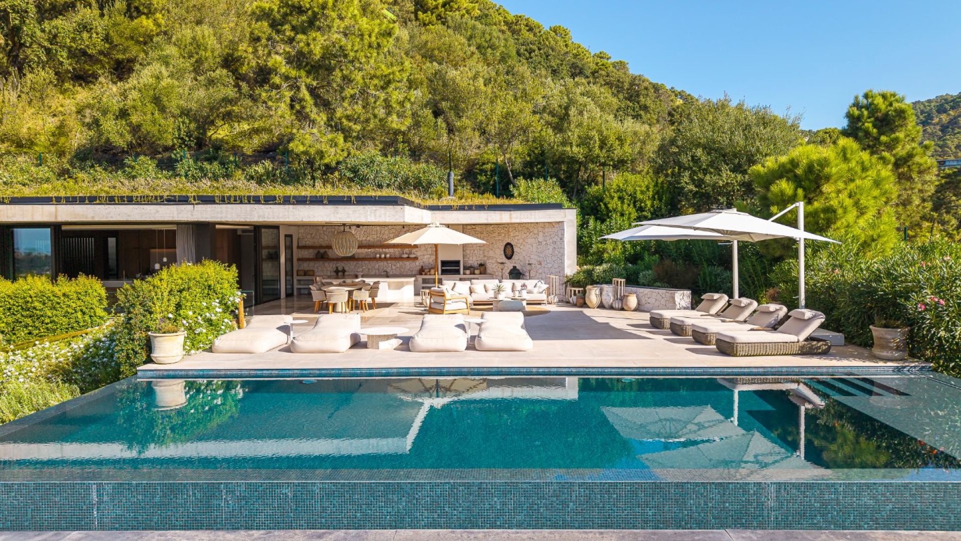 Villa Gaia - Architecture in conversation with the landscape