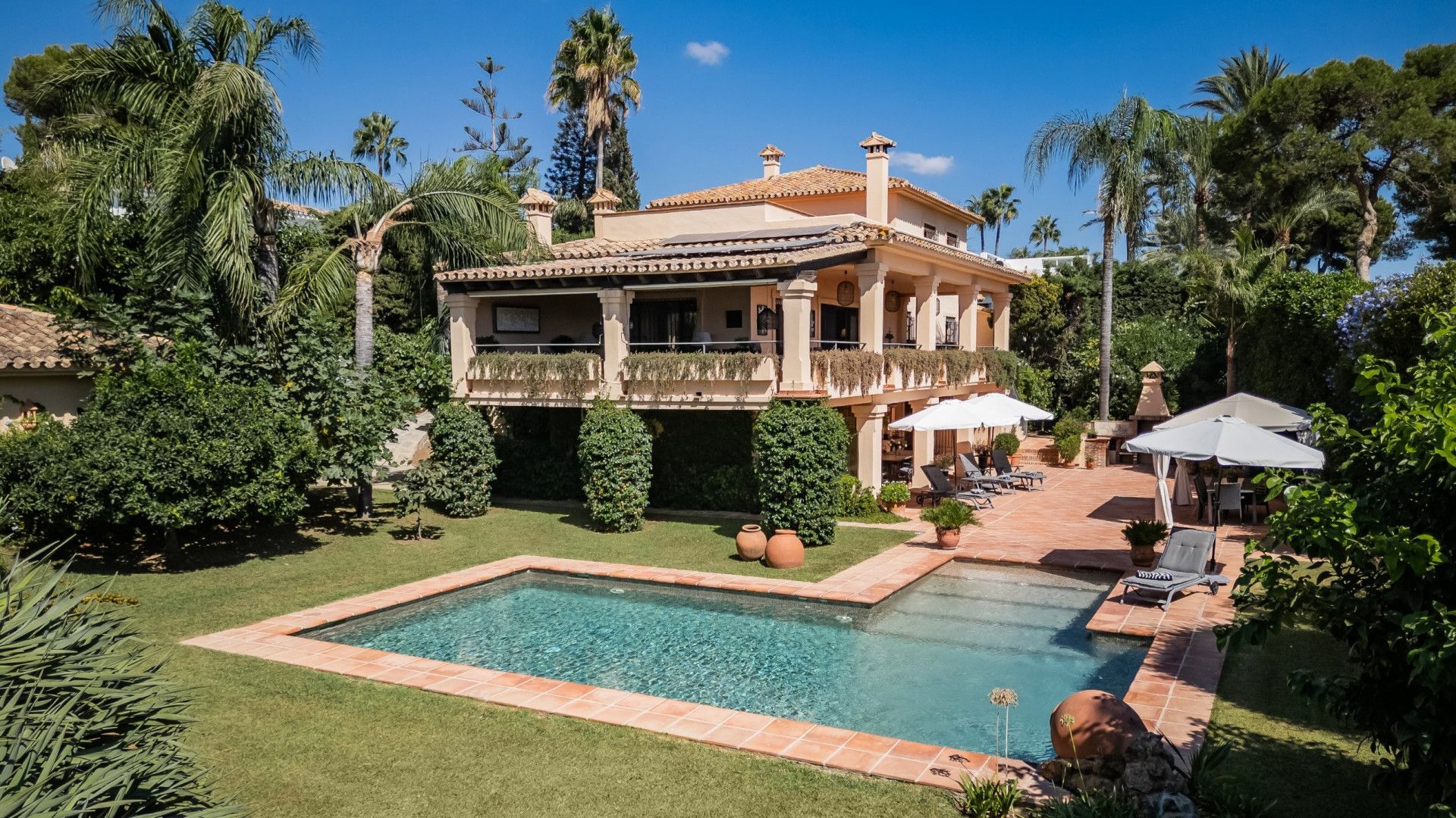 Villa for sale in Los Monteros Playa, Marbella East